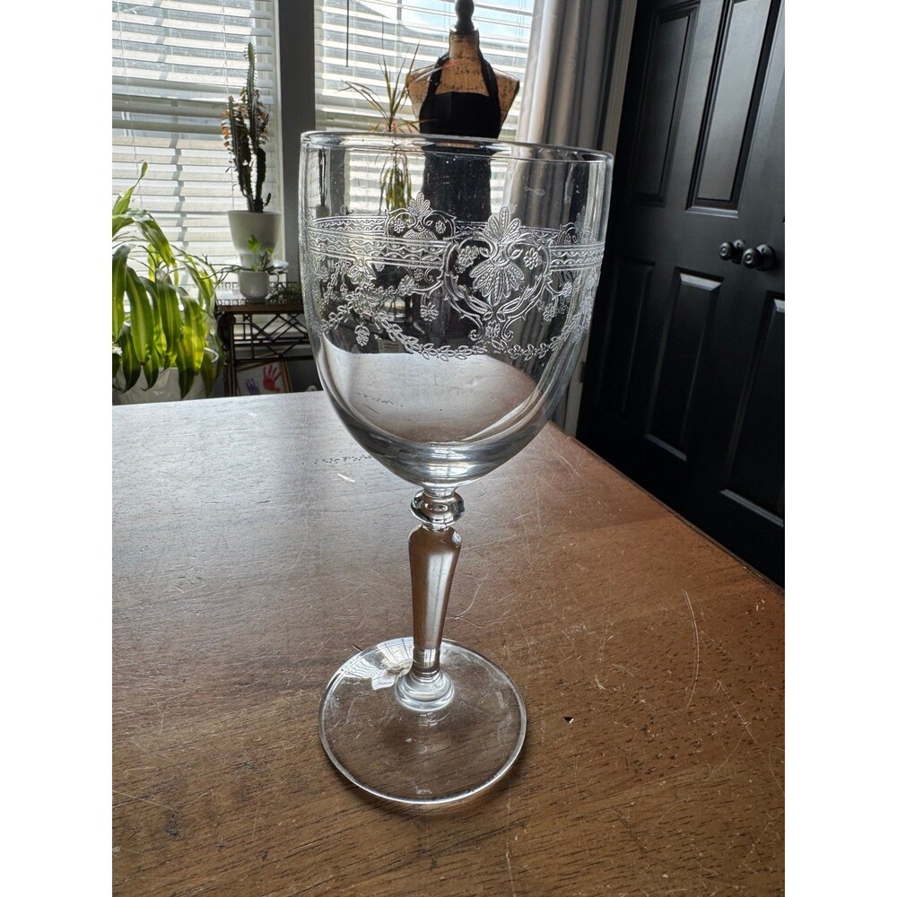 Dampierre model by Cristal D'Arques-Durand, featuring a distinct floral etching